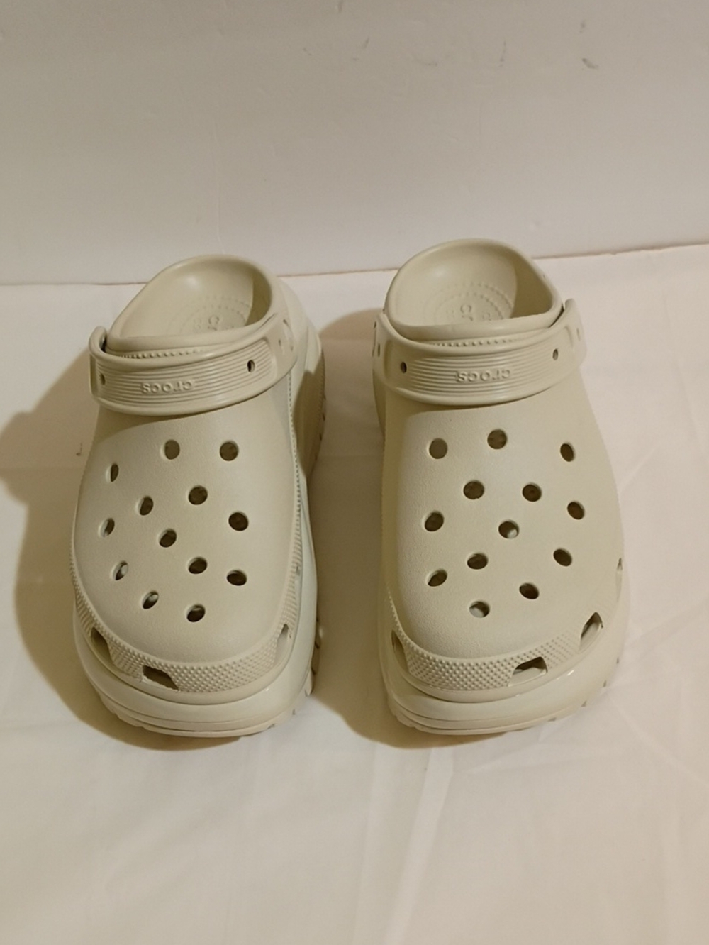CROCS  Mega Crush Clogs in Cream Size 9